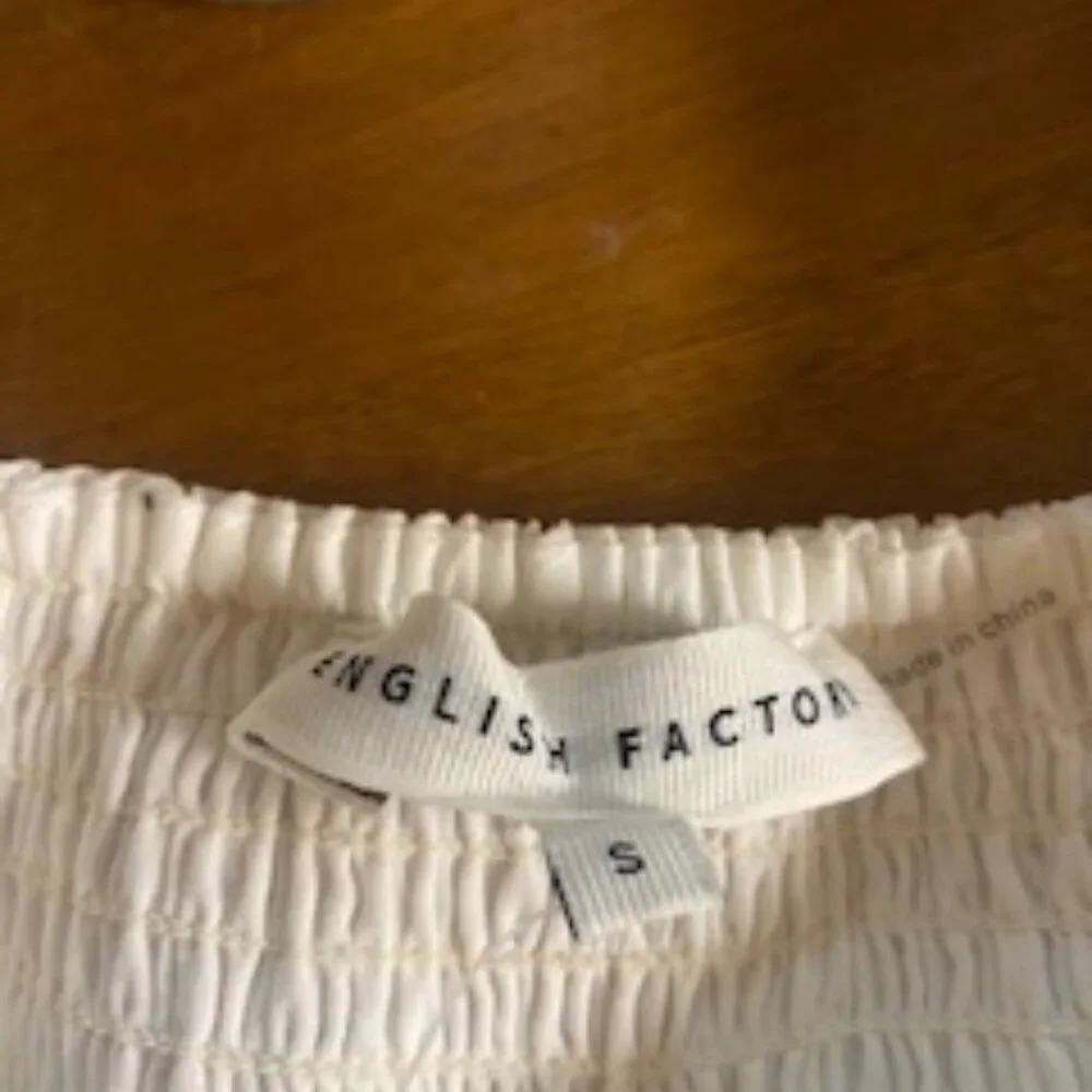 LINEN RUCHED SLEEVE TOP - Picture 2 of 8